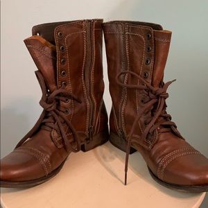 BROWN STEVE MADDEN BOOTS